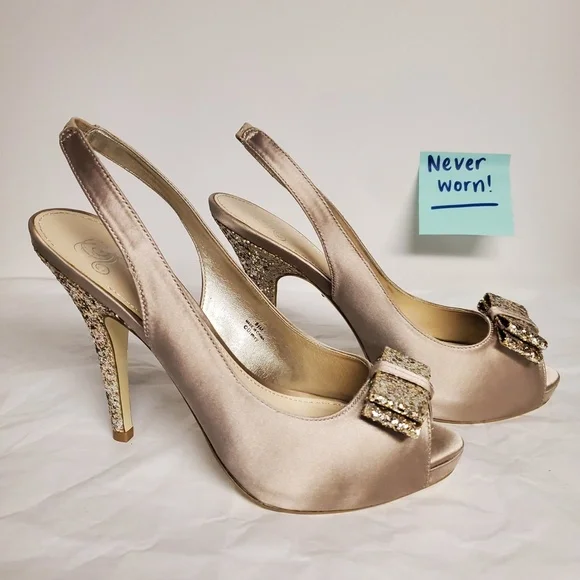 NEW Disney Glass Slipper Collection 8.5 Champagne Romance Gold sequins bow heels - Picture 1 of 13